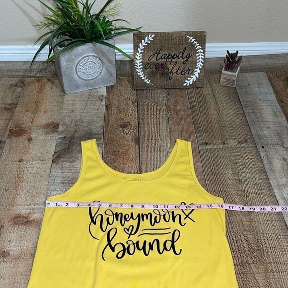 His & hers tshirts “honeymoon bound” - Picture 10 of 15